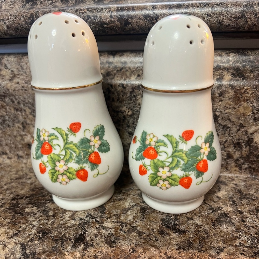 Avon Strawberry sugar shakers